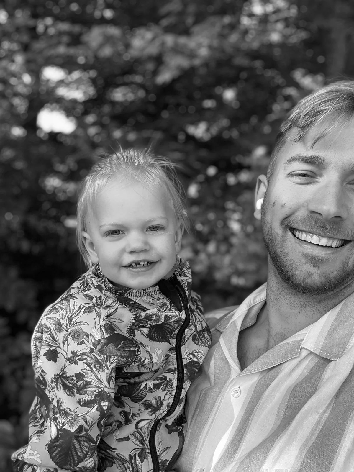Rutger Heyninck, oprichter van The Outdoor Lab, met zijn dochter